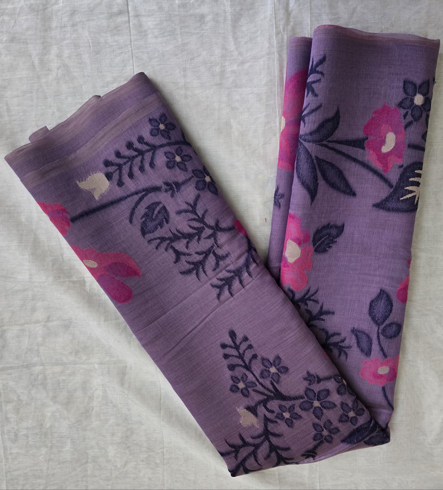 Lavender Munga Cotton Saree with Thread Woven Buttas – Lightweight & Elegant