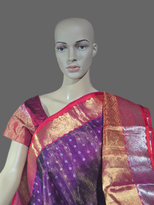 Pure Silk Handloom Saree in Dark Wine with Red Kasavu Border – Rich Traditional Attire for Festive Occasions