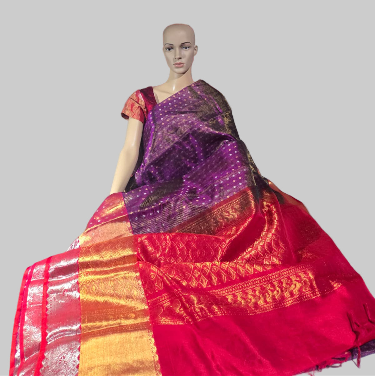 Pure Silk Handloom Saree in Dark Wine with Red Kasavu Border – Rich Traditional Attire for Festive Occasions